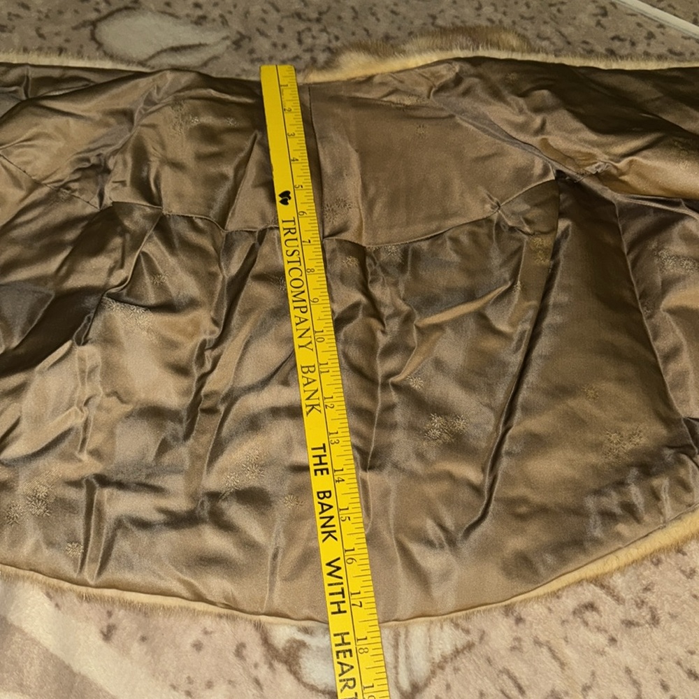 Vintage collared tan/cream real fur stole - Picture 10 of 12